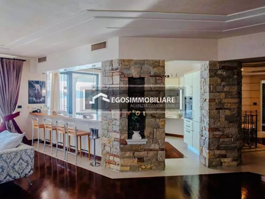 Immagine 14 di Villa in vendita  a Padenghe Sul Garda