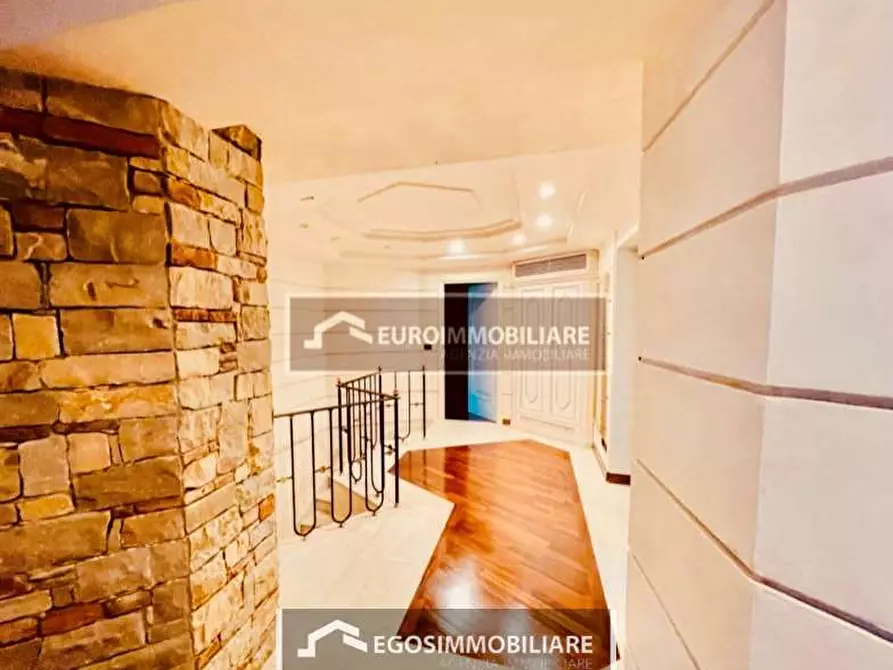 Immagine 16 di Villa in vendita  a Padenghe Sul Garda