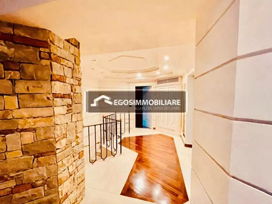 Immagine 16 di Villa in vendita  a Padenghe Sul Garda