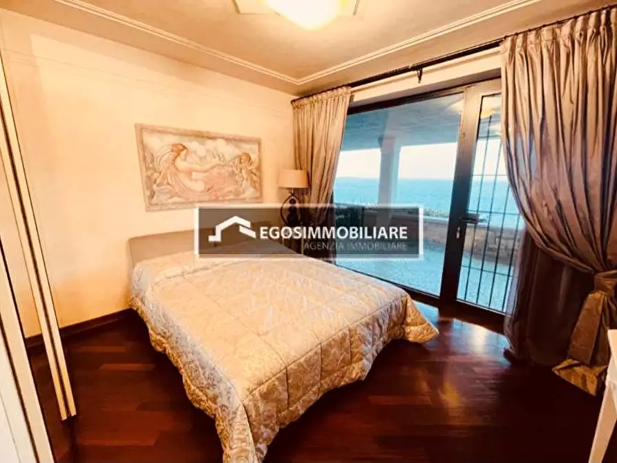 Immagine 17 di Villa in vendita  a Padenghe Sul Garda