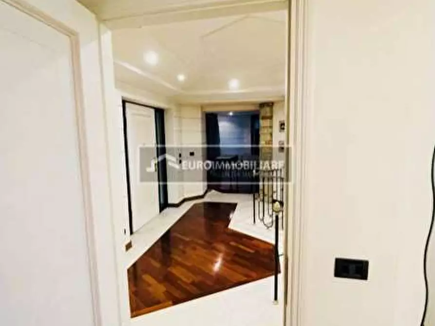 Immagine 19 di Villa in vendita  a Padenghe Sul Garda