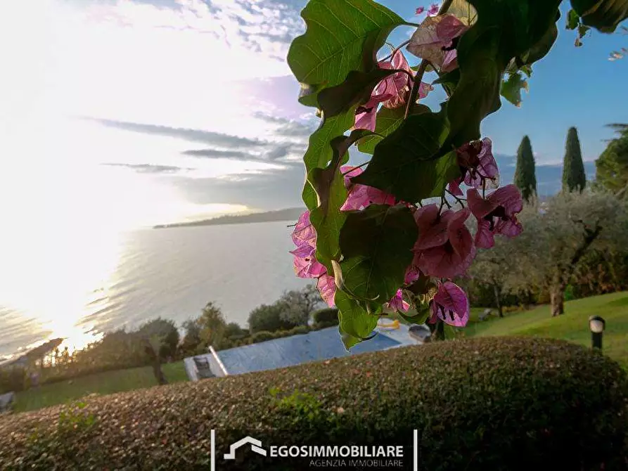 Immagine 1 di Villa in vendita  a Padenghe Sul Garda
