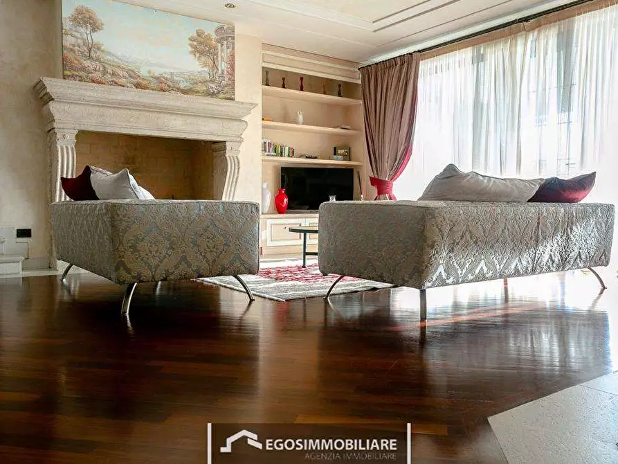 Immagine 22 di Villa in vendita  a Padenghe Sul Garda