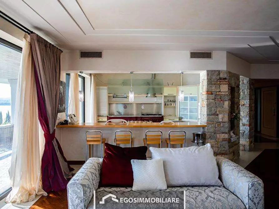 Immagine 23 di Villa in vendita  a Padenghe Sul Garda