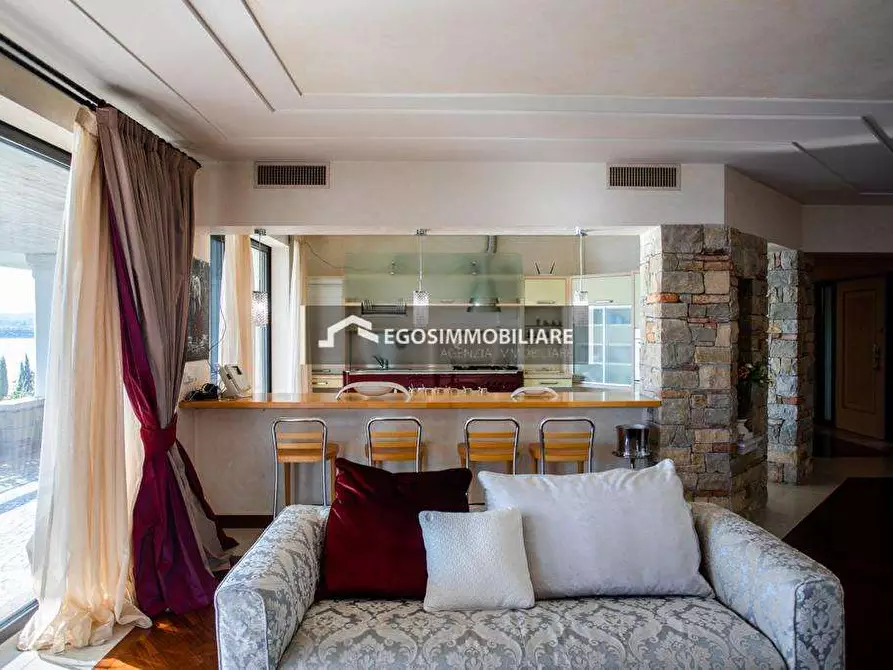 Immagine 23 di Villa in vendita  a Padenghe Sul Garda