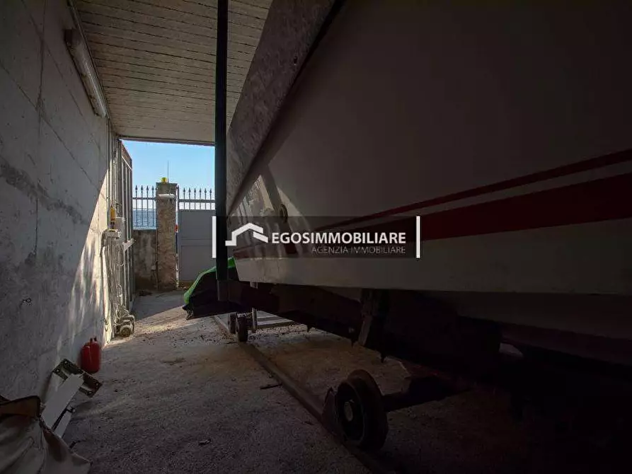 Immagine 34 di Villa in vendita  a Padenghe Sul Garda