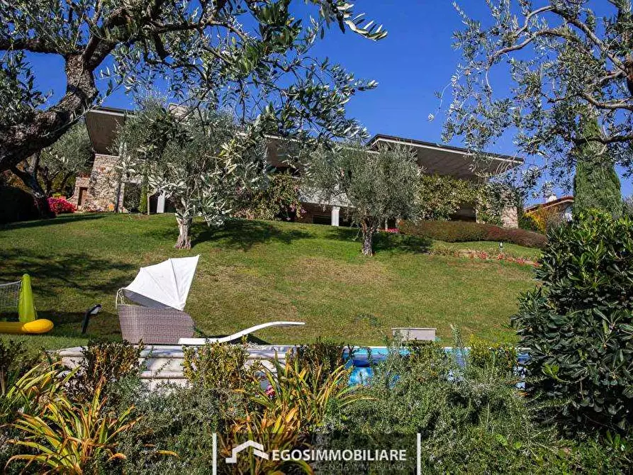 Immagine 37 di Villa in vendita  a Padenghe Sul Garda