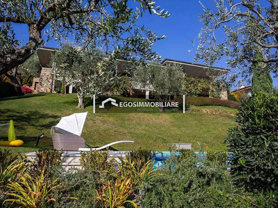 Immagine 37 di Villa in vendita  a Padenghe Sul Garda