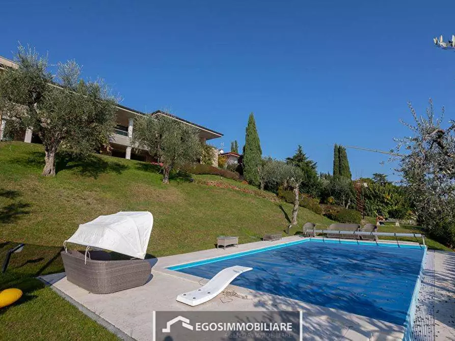 Immagine 39 di Villa in vendita  a Padenghe Sul Garda