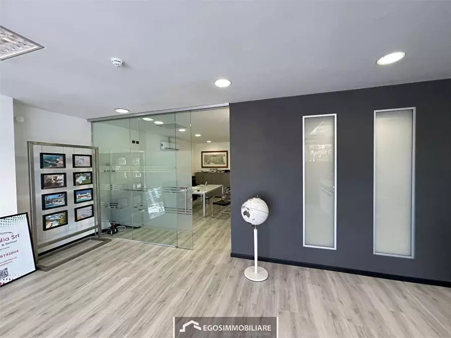 Immagine 14 di Appartamento in vendita  in Piazza Garibaldi a Desenzano Del Garda