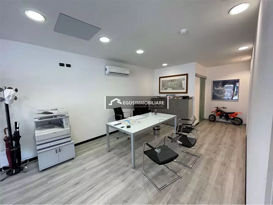 Immagine 19 di Appartamento in vendita  in Piazza Garibaldi a Desenzano Del Garda