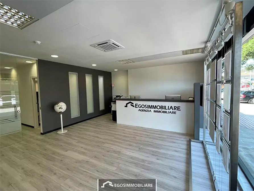 Immagine 56 di Attico in vendita  in Via Sirmione 21 a Desenzano Del Garda