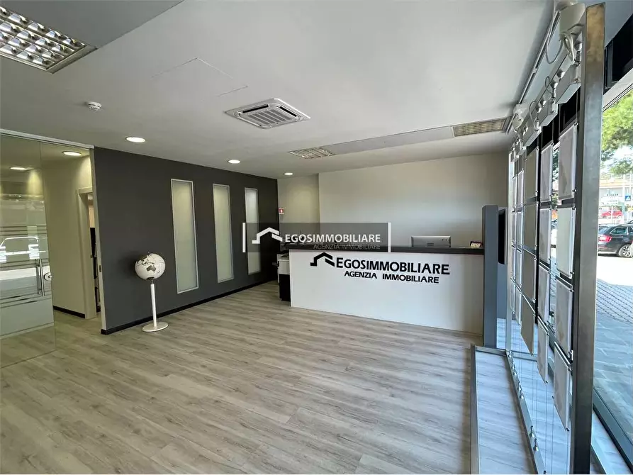 Immagine 56 di Attico in vendita  in Via Sirmione 21 a Desenzano Del Garda