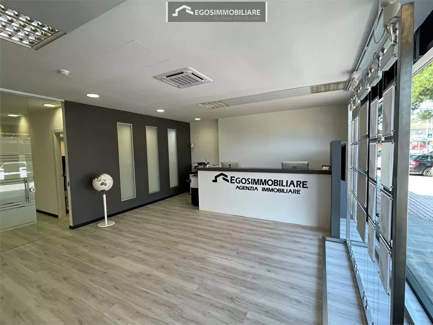 Immagine 11 di Attico in vendita  in Via Guglielmo Marconi 133 a Desenzano Del Garda