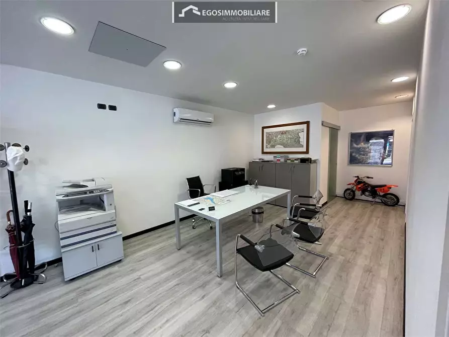 Immagine 43 di Trilocale in vendita  in Via Sirmione 21 a Desenzano Del Garda