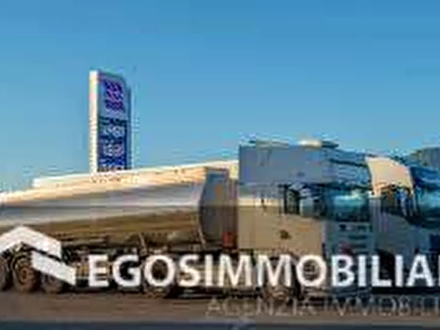 Immagine 2 di Garage in vendita  a Desenzano Del Garda