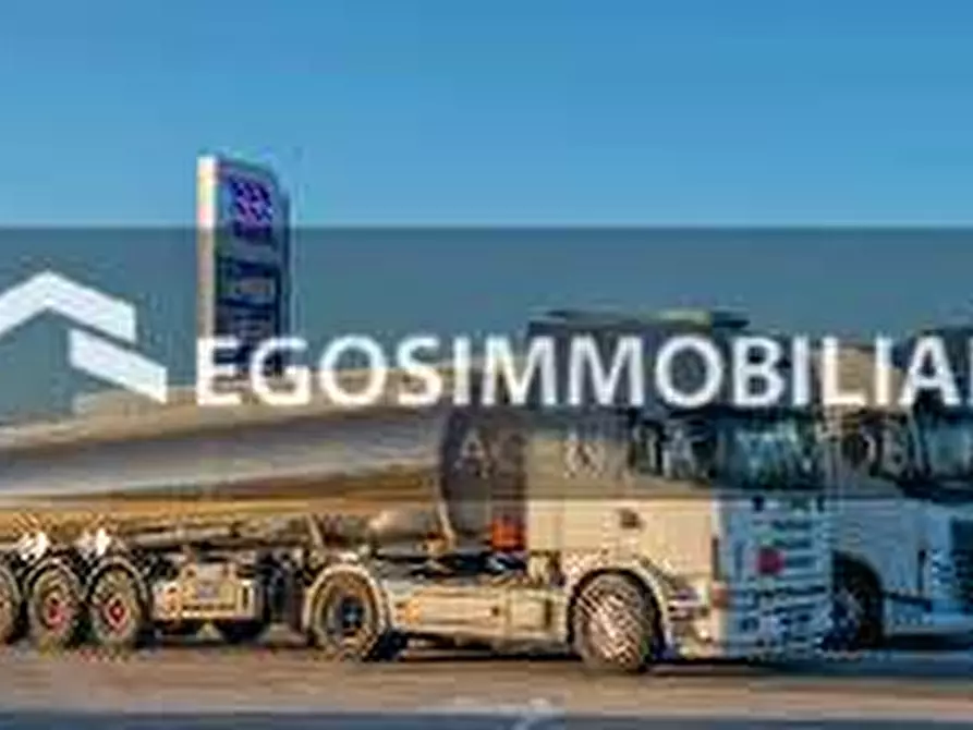 Immagine 2 di Garage in vendita  a Desenzano Del Garda