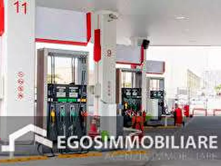 Immagine 5 di Garage in vendita  a Desenzano Del Garda