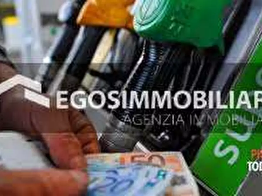 Immagine 8 di Garage in vendita  a Desenzano Del Garda