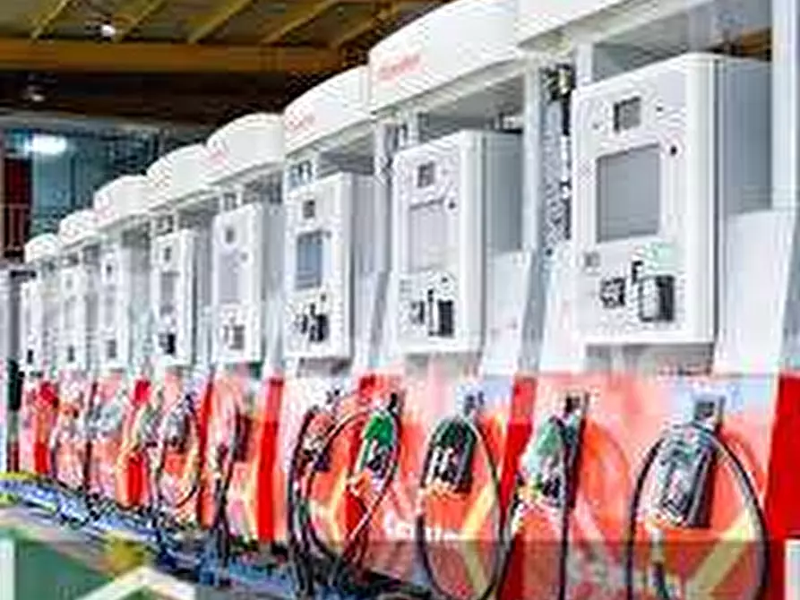 Immagine 11 di Garage in vendita  a Desenzano Del Garda