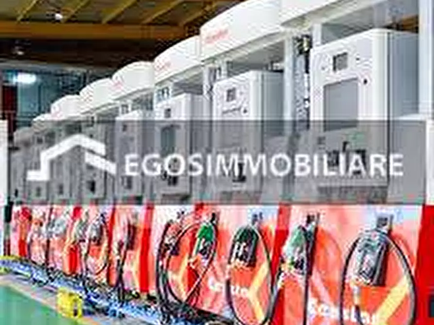 Immagine 11 di Garage in vendita  a Desenzano Del Garda