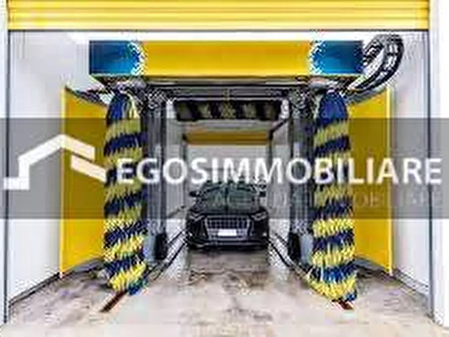 Immagine 13 di Garage in vendita  a Desenzano Del Garda