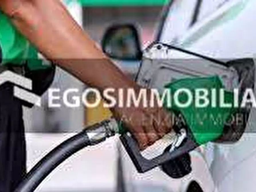 Immagine 14 di Garage in vendita  a Desenzano Del Garda