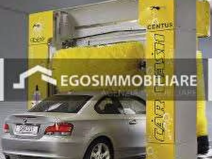 Immagine 18 di Garage in vendita  a Desenzano Del Garda