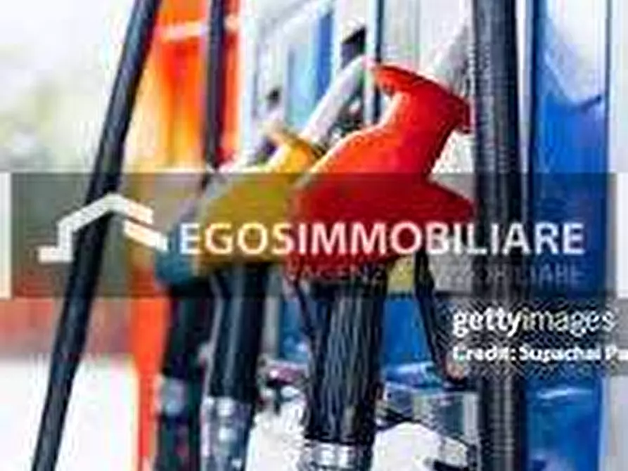 Immagine 22 di Garage in vendita  a Desenzano Del Garda