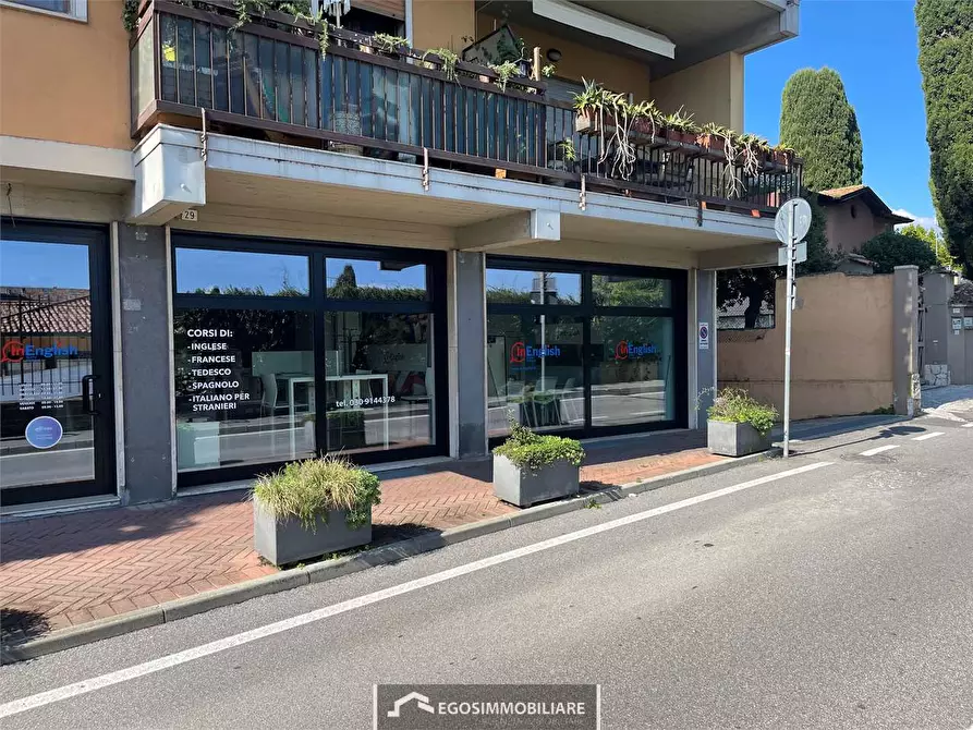 Immagine 3 di Negozio in affitto  in Via Scavi Romani  29 a Desenzano Del Garda