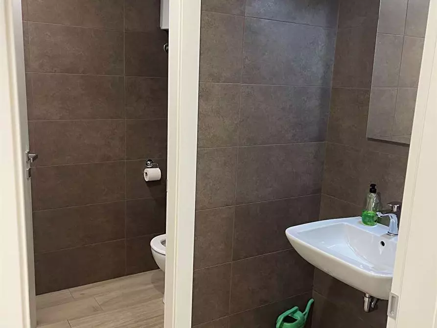 Immagine 11 di Negozio in affitto  in Via Scavi Romani  29 a Desenzano Del Garda