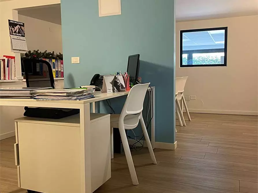 Immagine 13 di Negozio in affitto  in Via Scavi Romani  29 a Desenzano Del Garda