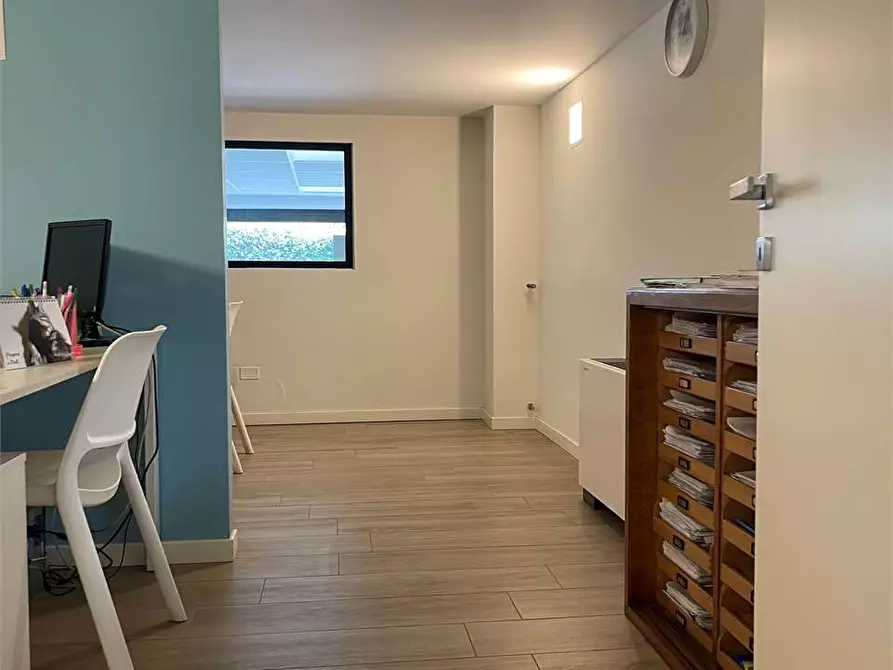 Immagine 14 di Negozio in affitto  in Via Scavi Romani  29 a Desenzano Del Garda