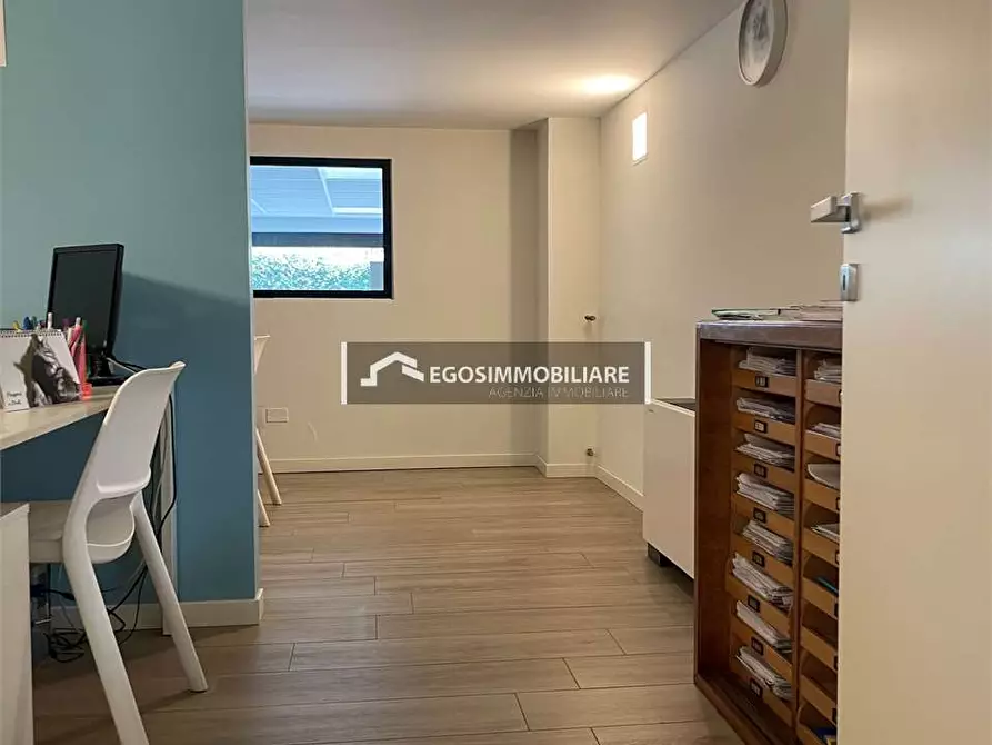 Immagine 14 di Negozio in affitto  in Via Scavi Romani  29 a Desenzano Del Garda