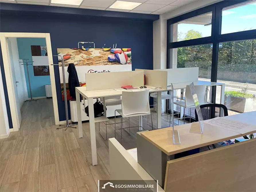 Immagine 7 di Negozio in affitto  in Via Scavi Romani  29 a Desenzano Del Garda