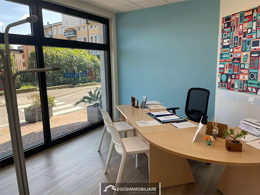 Immagine 6 di Negozio in affitto  in Via Scavi Romani  29 a Desenzano Del Garda