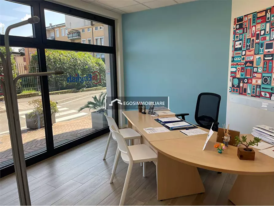 Immagine 6 di Negozio in affitto  in Via Scavi Romani  29 a Desenzano Del Garda