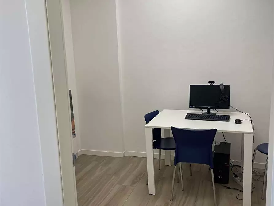 Immagine 20 di Negozio in affitto  in Via Scavi Romani  29 a Desenzano Del Garda