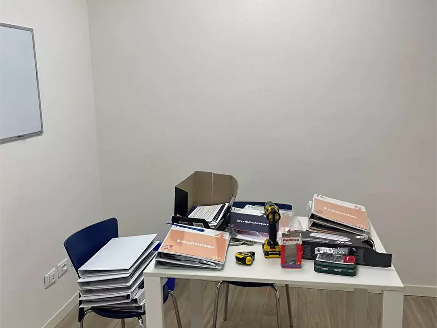 Immagine 21 di Negozio in affitto  in Via Scavi Romani  29 a Desenzano Del Garda