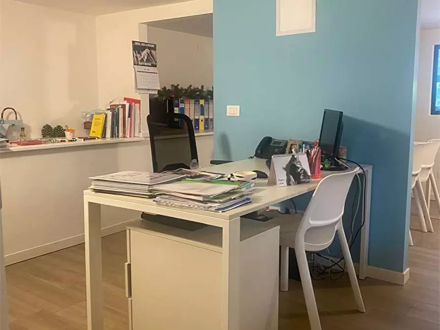 Immagine 26 di Negozio in affitto  in Via Scavi Romani  29 a Desenzano Del Garda