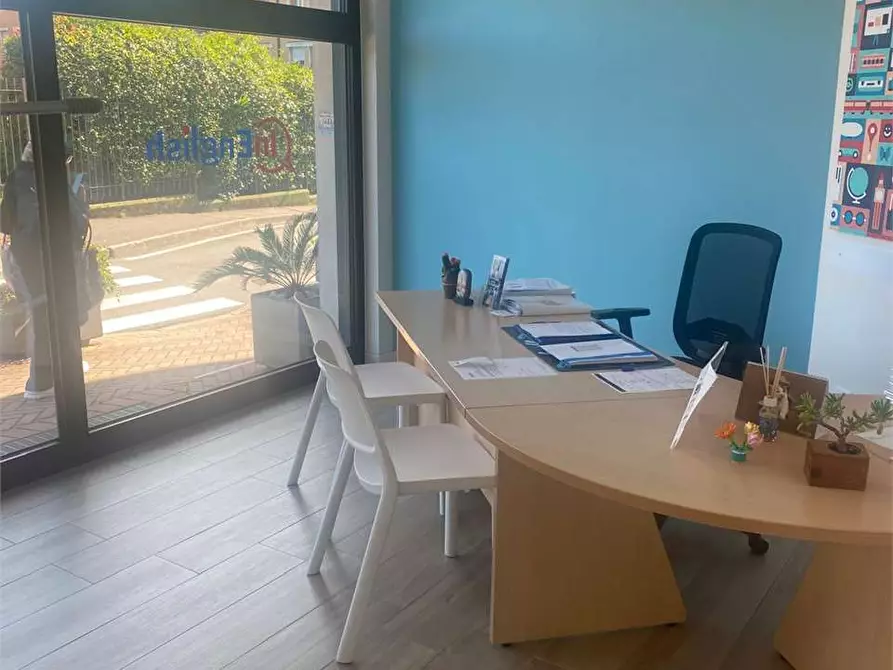 Immagine 35 di Negozio in affitto  in Via Scavi Romani  29 a Desenzano Del Garda