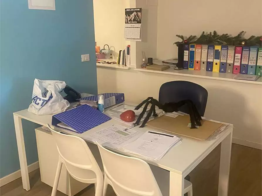 Immagine 36 di Negozio in affitto  in Via Scavi Romani  29 a Desenzano Del Garda