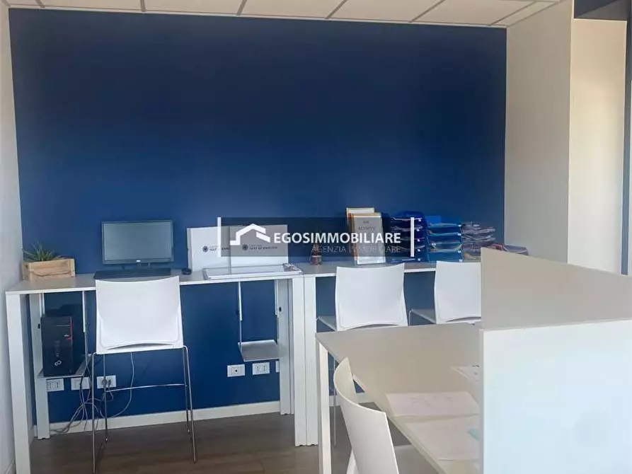 Immagine 37 di Negozio in affitto  in Via Scavi Romani  29 a Desenzano Del Garda