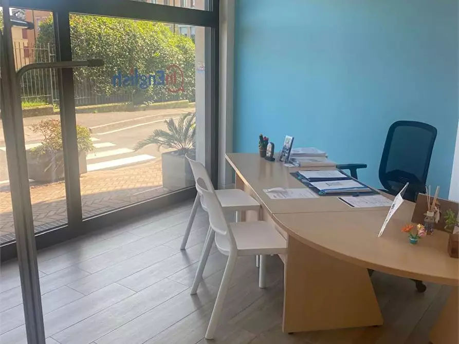 Immagine 38 di Negozio in affitto  in Via Scavi Romani  29 a Desenzano Del Garda