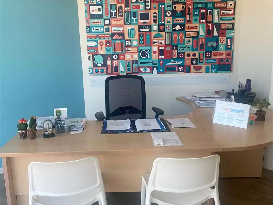 Immagine 39 di Negozio in affitto  in Via Scavi Romani  29 a Desenzano Del Garda