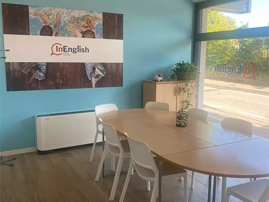 Immagine 40 di Negozio in affitto  in Via Scavi Romani  29 a Desenzano Del Garda