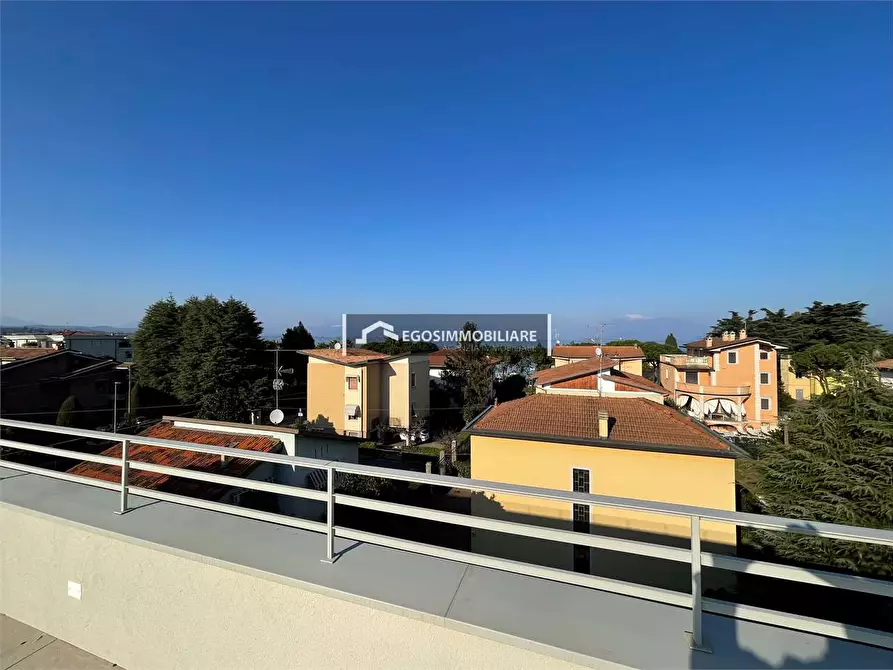 Immagine 4 di Trilocale in vendita  in Via Sirmione 21 a Desenzano Del Garda
