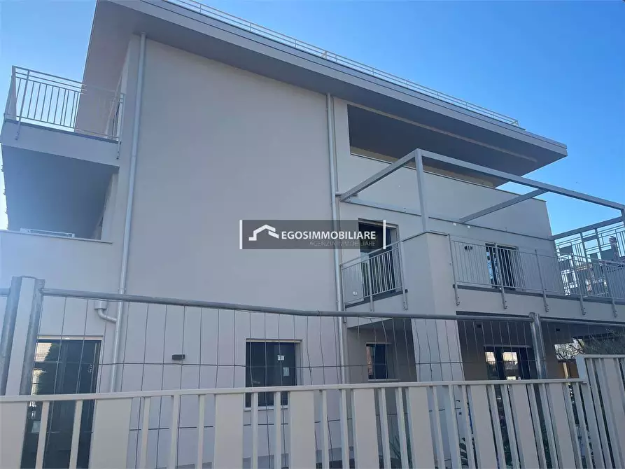 Immagine 6 di Trilocale in vendita  in Via Sirmione 21 a Desenzano Del Garda