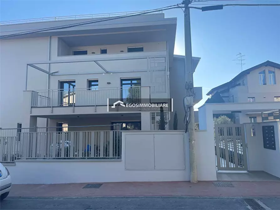 Immagine 8 di Trilocale in vendita  in Via Sirmione 21 a Desenzano Del Garda