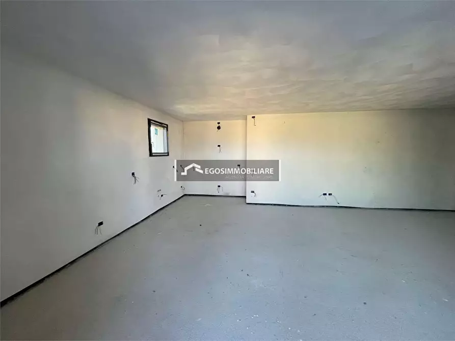 Immagine 9 di Trilocale in vendita  in Via Sirmione 21 a Desenzano Del Garda